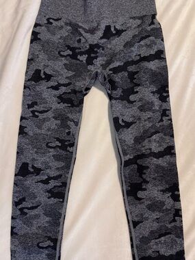 Amazon Gray & Black Camo High-Waist Leggings